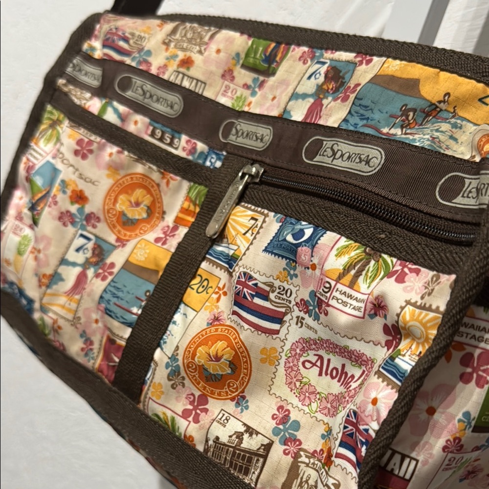 LeSportsac Hawaii Exclusive Everyday Deluxe Shoulder Bag - Picture 5 of 8